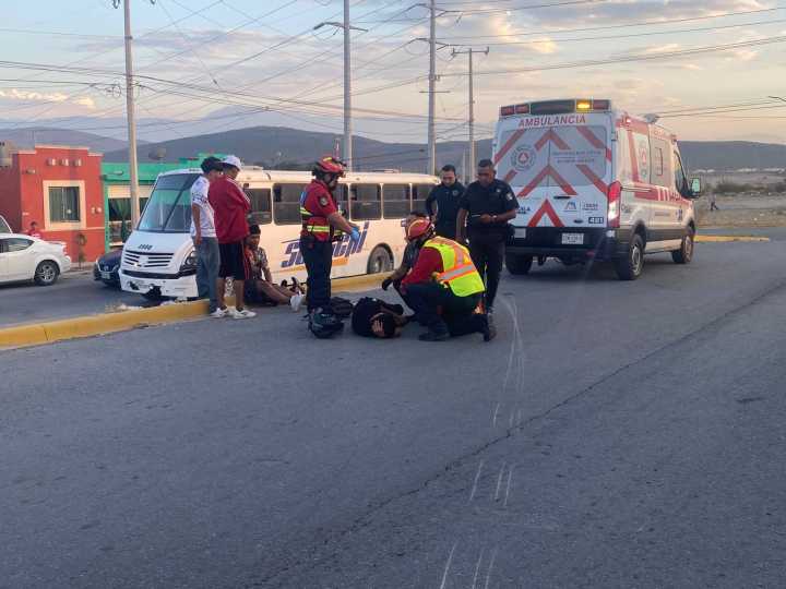 Motociclistas inexpertos terminan lesionados tras chocar contra camioneta de  Ramos Arizpe