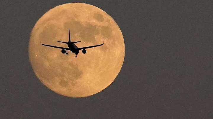 Want to see the October supermoon? Here's when to look up