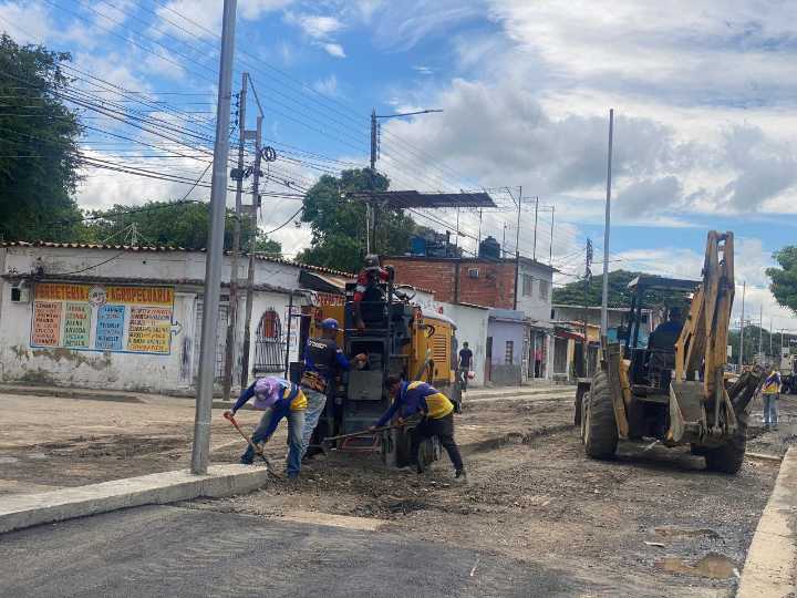 Avanzan los trabajos de recuperación de la calle Sucre de Cagua