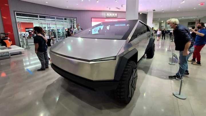 Tesla retira más de 63,000 Cybertrucks por esta razón
