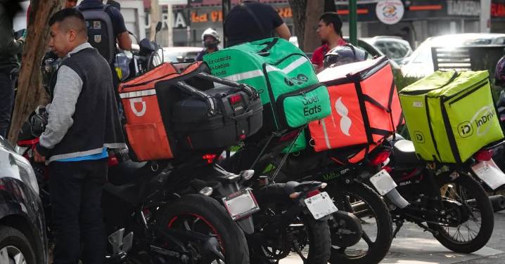 Repartidores acusan pérdida de 30% en ingresos por piloto del IMSS