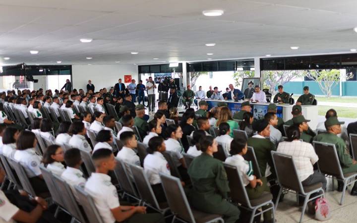 "Que nadie se deje manipular": Presidente Maduro insta a la juventud a tener conciencia crítica ante el uso de las redes sociales