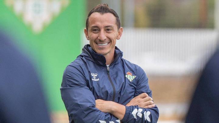 Andrés Guardado inicia su camino como entrenador juvenil en el Real Betis