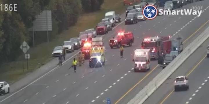 Crash blocks lanes on I-24 West near Murfreesboro