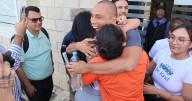 Entre lágrimas y abrazos, familias en Cúcuta reciben a colombianos liberados de cárceles venezolanas