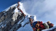 Al menos 350 senderistas evacuados tras una tormenta de nieve en el Everest