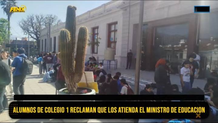 Alumnos se manifiestan en el Paseo Cultural por un caso de bullying