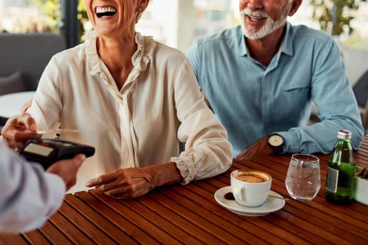 Restaurant Staff Call Police After Elderly Couple Parks SUV in the Middle of the Road to Eat Dinner
