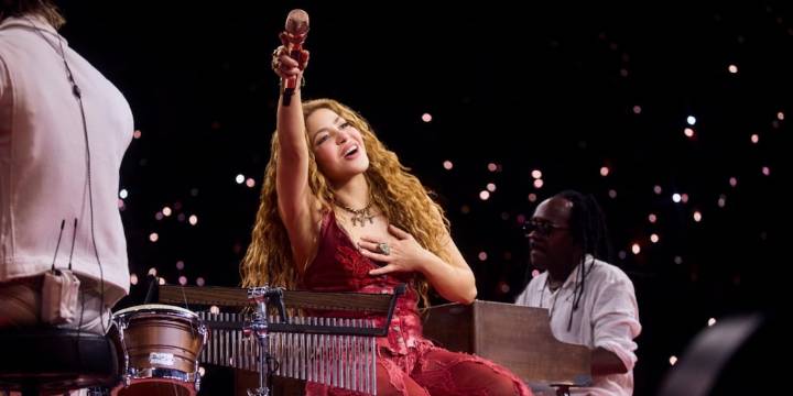 Shakira vuelve a México para un evento sorpresa y Aarón Mercury invade su camerino