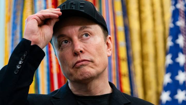 Elon Musk becomes first person to reach nearly $500 Billion net worth