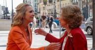 La Reina Sofía y la Infanta Elena: encuentro de madre e hija en la calle de Alcalá