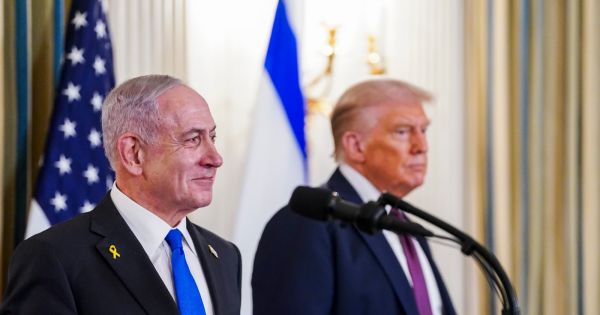 Trump pide que Israel cese bombardeos a Gaza mientras negociaciones arrojan luz