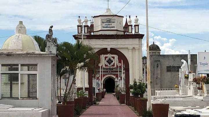 Acondicionan 25 tumbas en panteones