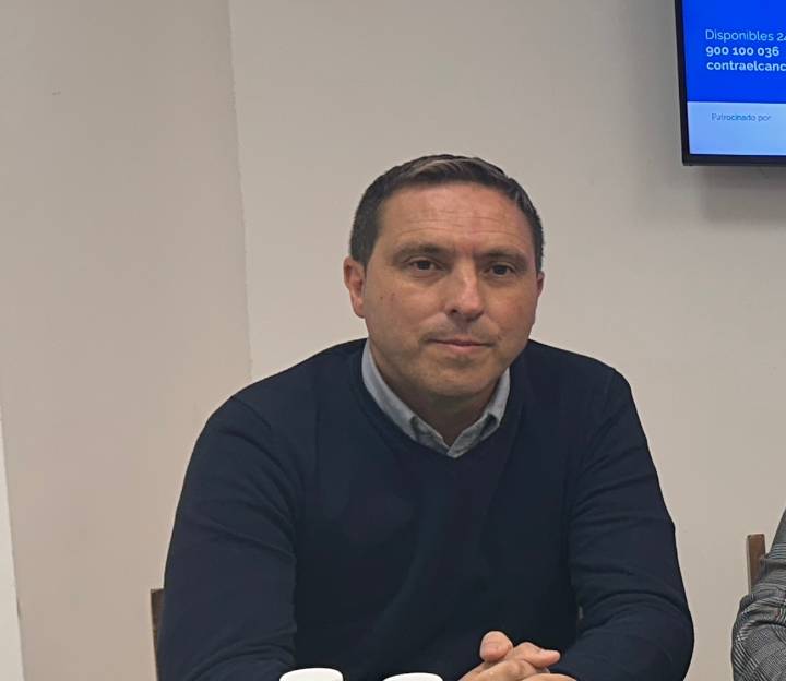 ⁠Martínez Chana comparte su experiencia con el cáncer: «Aquí se mira la tarjeta sanitaria, no la de crédito”