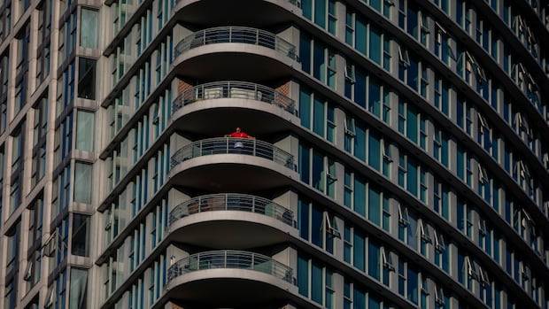 Vancouver's real estate industry concerned about thousands of unsold condos sitting empty