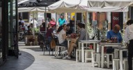 Las ensaladillas y los montaditos ‘toman’ el Paseo de Colón de Sevilla: programa, fechas y horarios