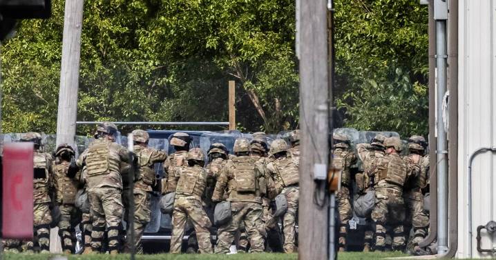 Texas National Guard troops now protecting federal property in Chicago area, official says