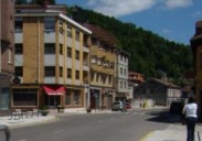 Muere un vecino de Barredos horas después de recibir varios golpes en plena calle