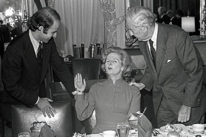 ¿Femme fatale? Revelan la cara menos conocida de Margaret Thatcher: amantes, coqueteos y ascensos sospechosos