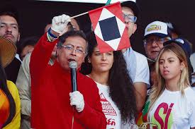 “Hay hombres y mujeres dispuestos a morir por la libertad”, dijo el presidente Petro sobre la bandera “Libertad o muerte”.