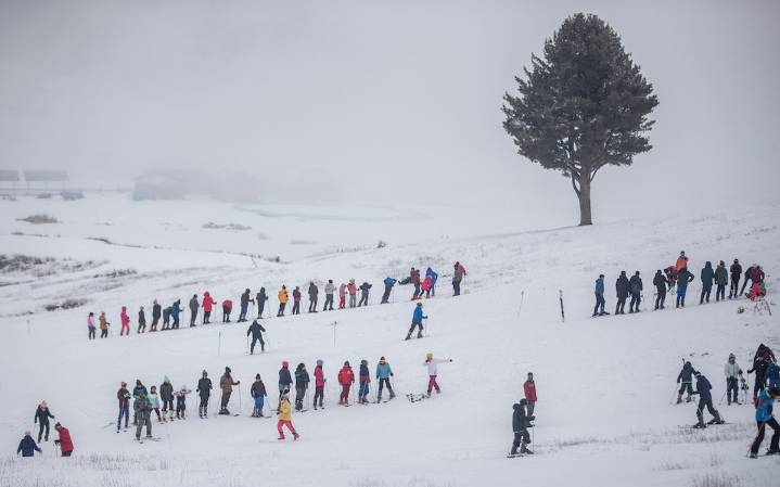 Gulmarg’s Kangamdor Sees Season’s First Snowfall