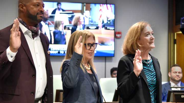 Sarasota commissioners report finances, but key details stay hidden
