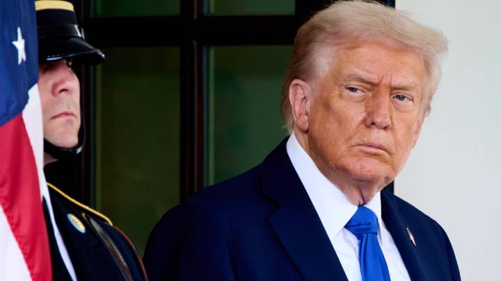 Donald Trump wants Illinois Governor and Chicago Mayor jailed for opposing National Guard deployment