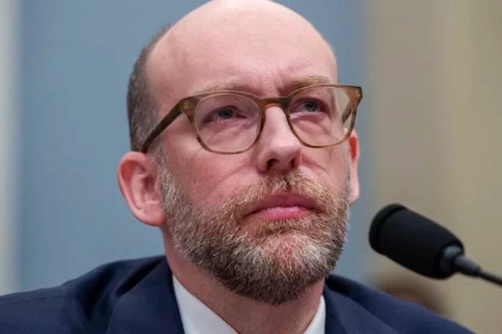 White House announces federal government layoffs have begun