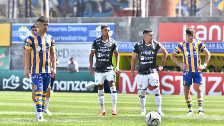 Atlanta goleó a Chaco For Ever y se metió a los cuartos de final del reducido en un partido lleno de polémicas