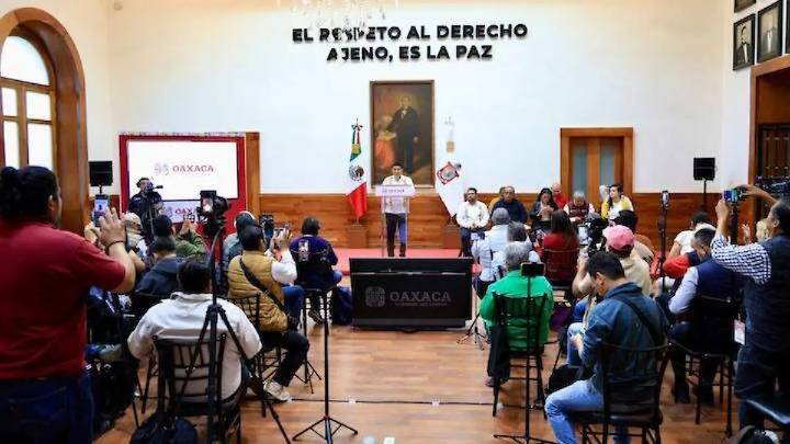 Salomón Jara pide a Alejandro Murat renunciar a Morena “por decencia”