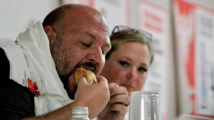Polish halls go head-to-head in Pulaski Days kielbasa eating contest
