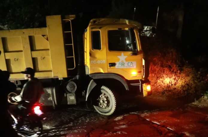 Atienden deslizamiento de tierra producto de las lluvias en Cota 905