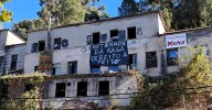 Los okupas de A Rabaza, en Ourense, tratan de frenar su desalojo