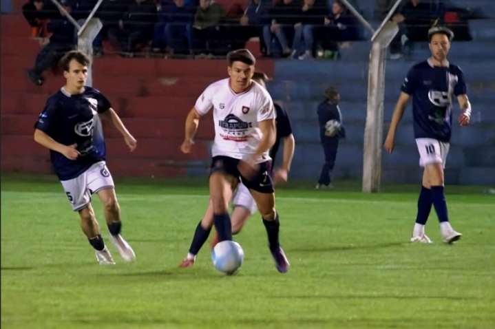 Liga Regional de Futbol Peñarol de Pigüé frenó al líder y le quitó el invicto a El Progreso