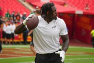 Deadspin | Eagles WR A.J. Brown clarifies comments about 'meeting'
