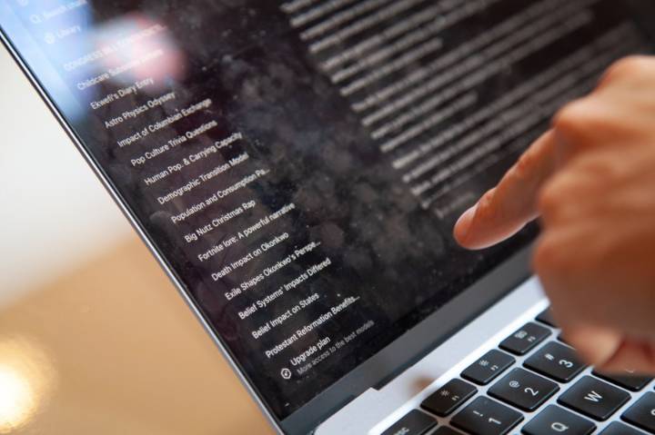 Tennessee senator pushes for artificial intelligence safeguards as children turn to chatbots for friendships