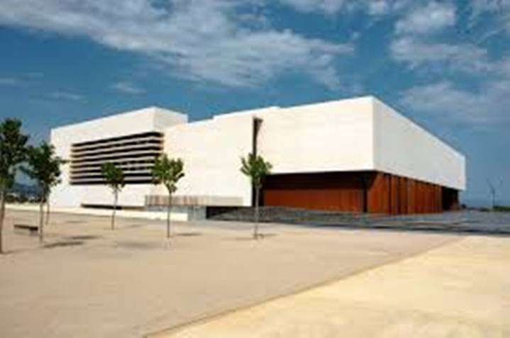 Alumnado del Conservatorio Salvador Seguí actúa antes de los conciertos del Auditori de Castelló