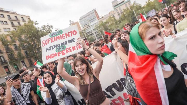 Segunda jornada de protestas de estudiantes en Barcelona en rechazo al asalto a la Flotilla y en apoyo a Gaza