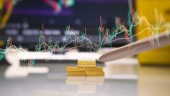 Gold And Silver May Crash Soon, Expert Predicts Major Fall In Prices Soon