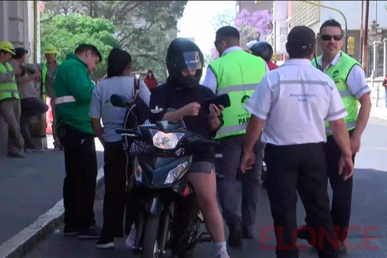 Cascos no homologados y escapes ruidosos: las principales infracciones en Paraná