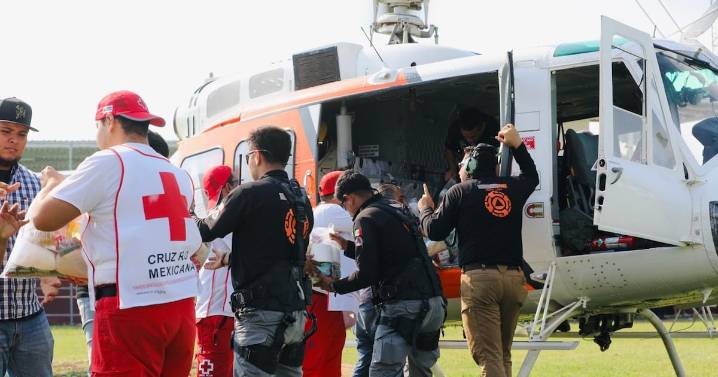 Llega ayuda de NL a Veracruz; Protección Civil reparte despensas y agua