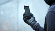 El método que los delincuentes usan para robar su información después de hurtar su iPhone