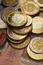 Retoma el peso fuerza en medio de acuerdos con EU