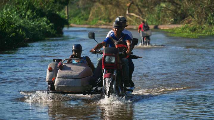 La ayuda humanitaria de Venezuela llega a Cuba y Jamaica tras el superhuracán Melissa 31 de octubre de 2025 | País Caracas envió más de 48 toneladas de insumos a los dos países
