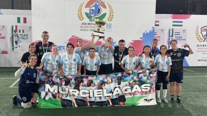 "Esto nació desde cero y hoy somos potencia mundial": la emoción del DT de Las Murciélagas