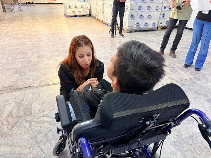 Con donación de silla de ruedas, Carlitos podrá mejorar su calidad de vida