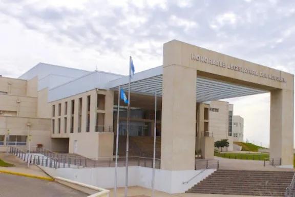 Proponen sancionar a padres que no actúen frente a casos de bullying escolar en Neuquén