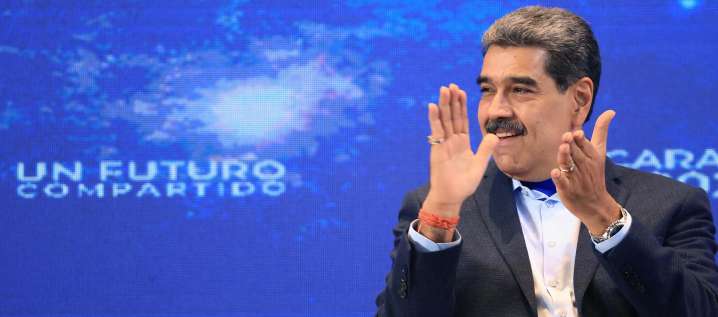 Maduro encarga a Alex Saab el "pronto" lanzamiento del primer minisatélite de Venezuela