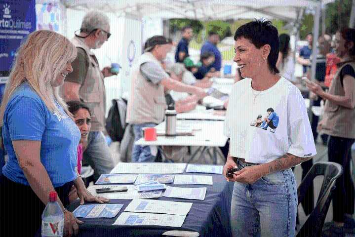 Mayra supervisó un nuevo operativo Quilmes Cerca en Villa Alcira