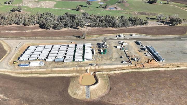 Business 
                                          Premium
                                        'Pivotal': major update on $4.8b renewables project